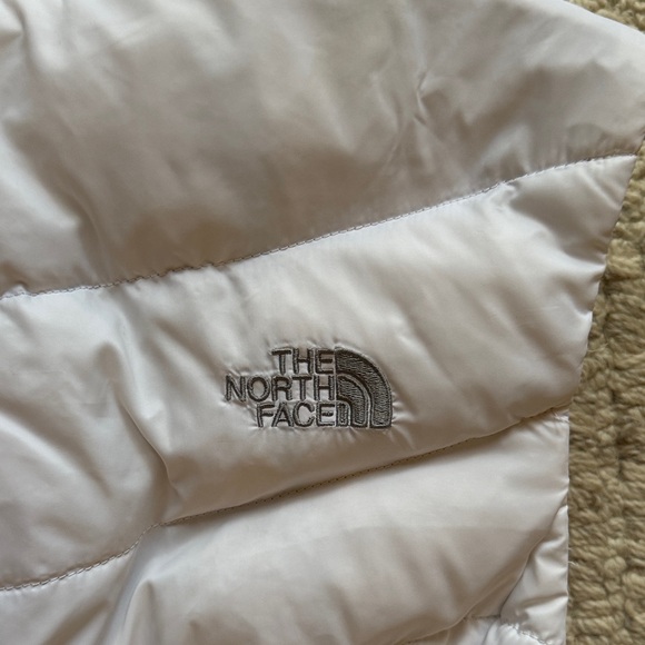 The North Face Snowy White Quilted Puffer Vest - Picture 5 of 5